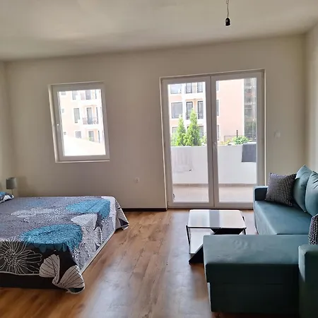Apartment - Sleeps 2 - Free Parking Balcony & Pool *